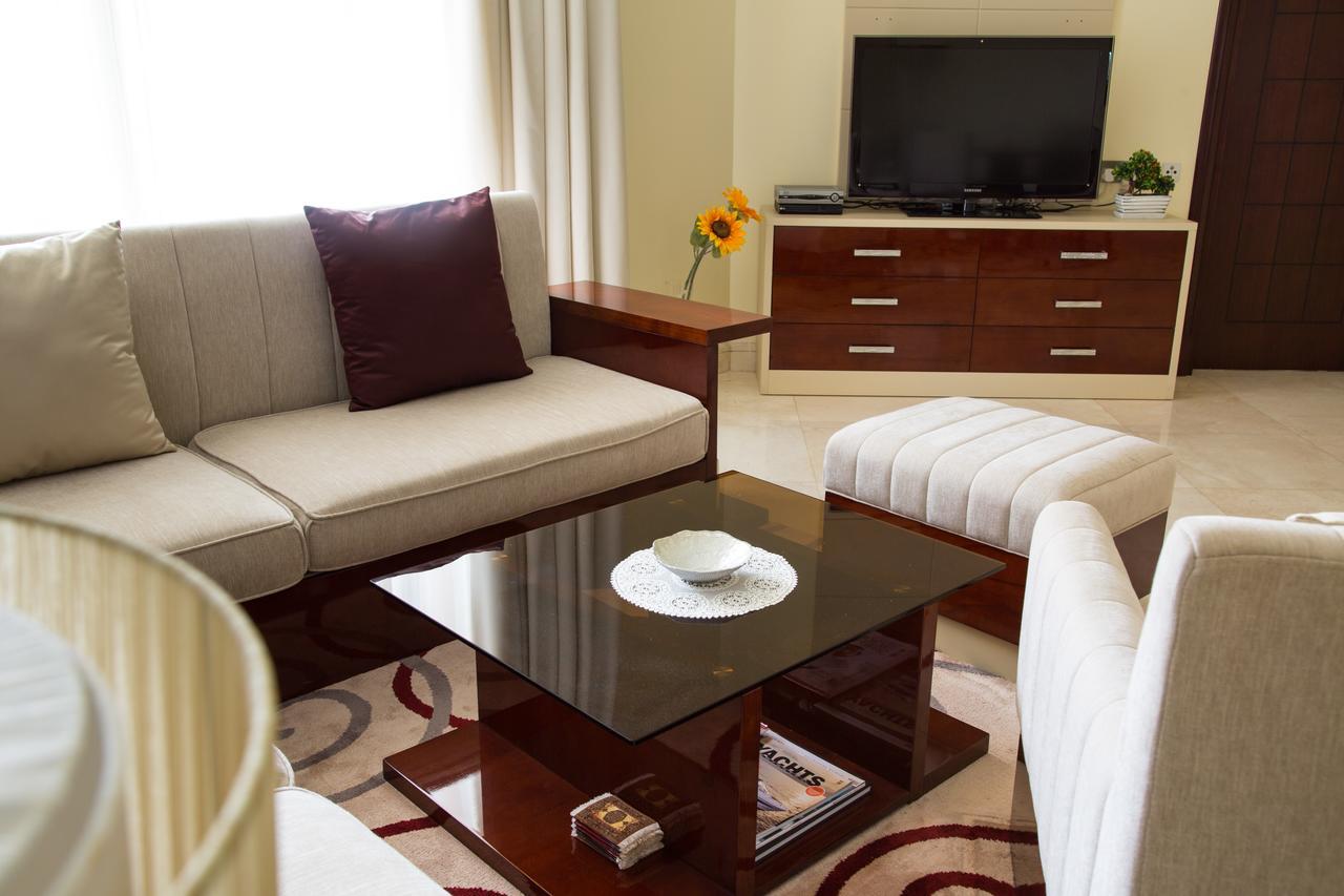 Hi Guests - Grandeur Residences - Maurya *
