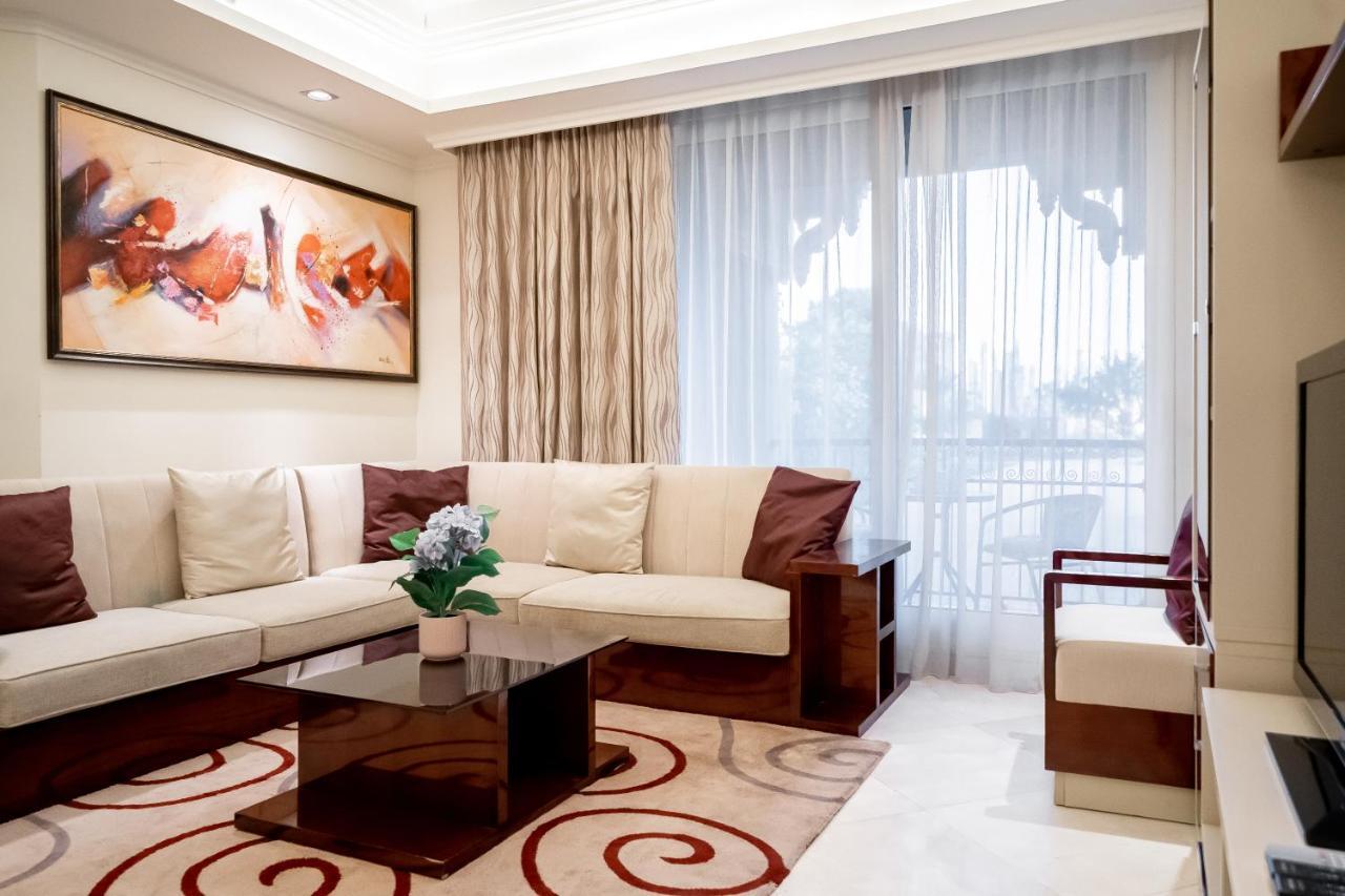 Hi Guests - Grandeur Residences - Maurya *